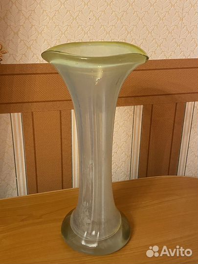 Ваза 30 см. толстое стекло. Чехословакия