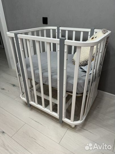 Детская кроватка трансформер с маятником