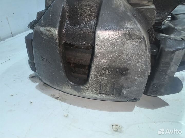 Кулак поворотный передний левый Volvo S40