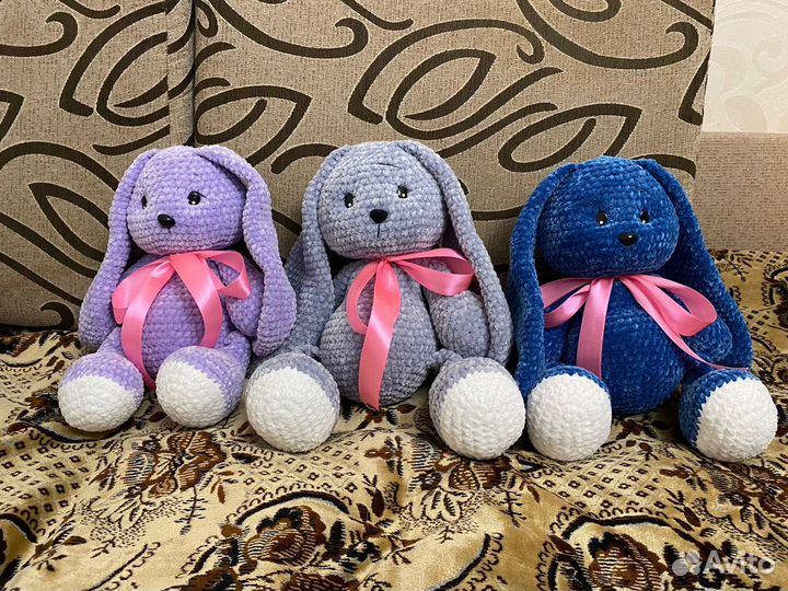 Мягкие игрушки заяц, одеяло вязанное в коляску