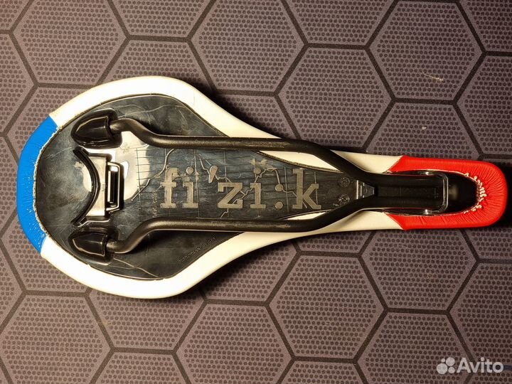 Велосипедное седло Fizik Tundra 2