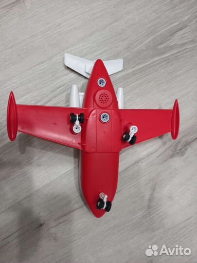 Самолет игрушка