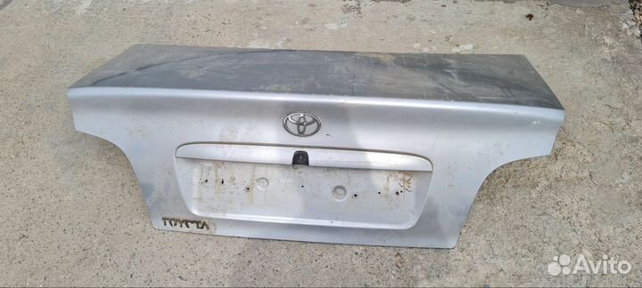 Крышка багажника Toyota Avensis t200