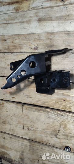 Кронштейн опоры двигателя задний Nissan AD