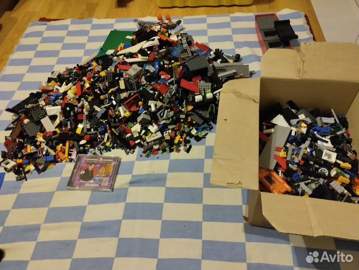 Коробка с конструктором