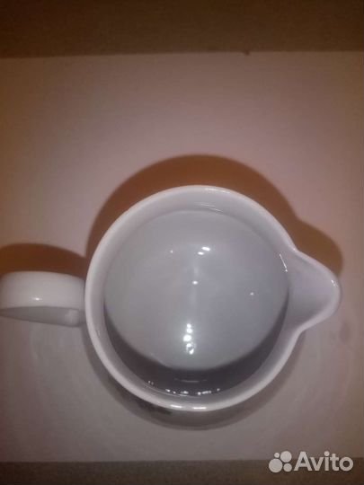 Фарфоровый молочник