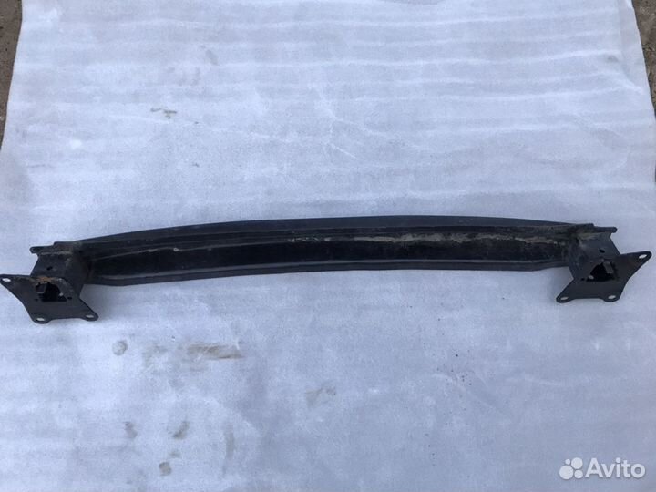 Усилитель заднего бампера Golf 6