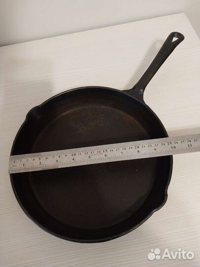 Новая чугунная сковорода, 25см