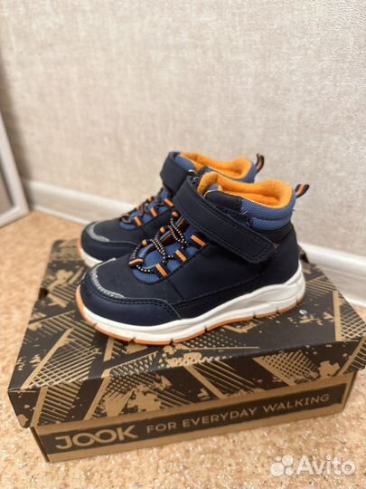 Кроссовки демисезонные