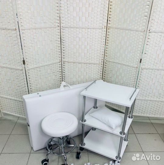 Кушетка, этажерка, стул, лампа-лупа