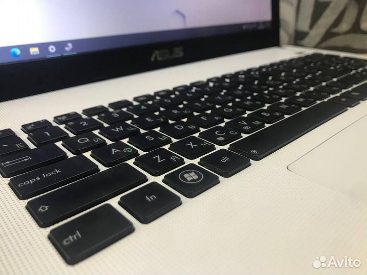 Белоснежный ноутбук Asus на SSD