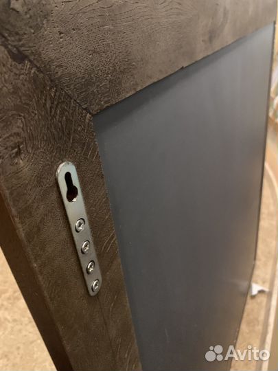 Зеркало в деревянной раме