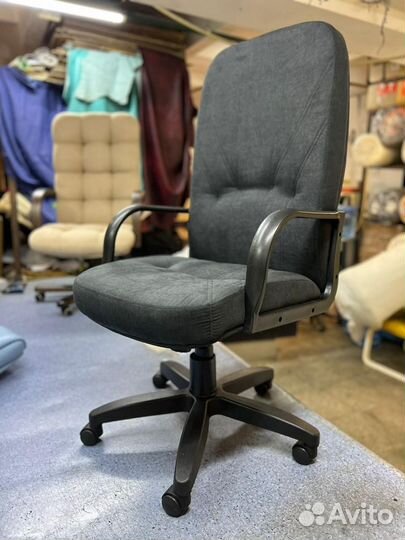 Офисное компьютерное кресло