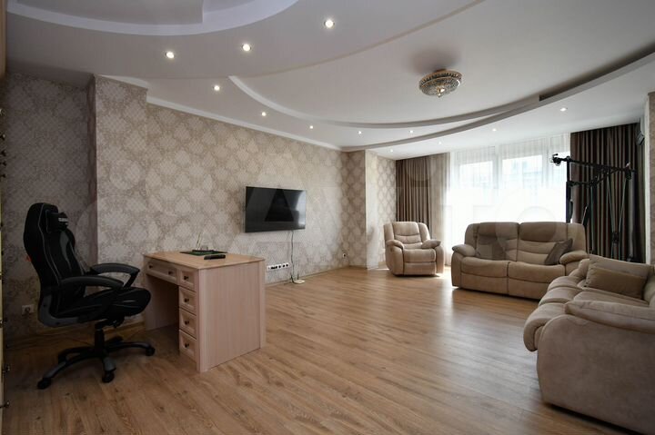 3-к. квартира, 117 м², 4/10 эт.