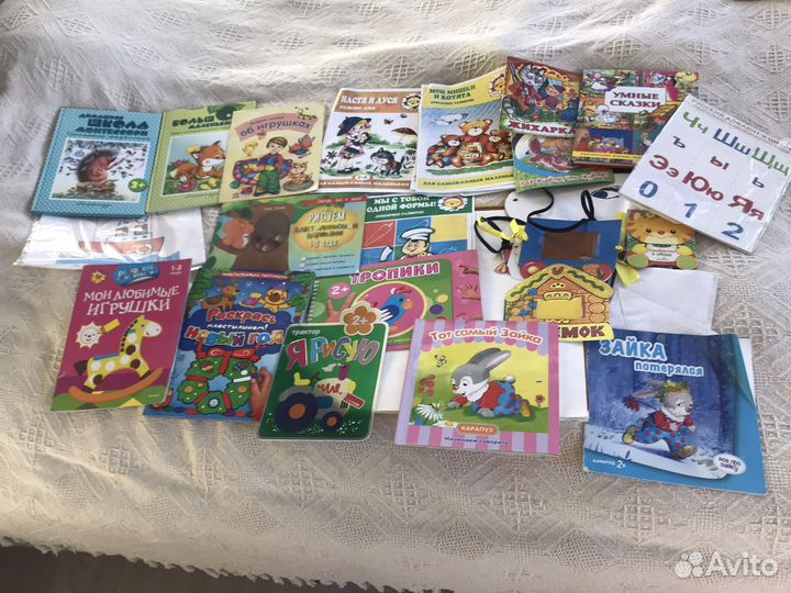 Огромное количество детских книг
