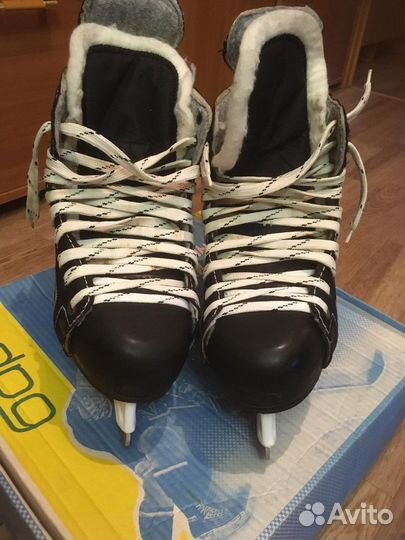 Коньки хоккейные 42 размер