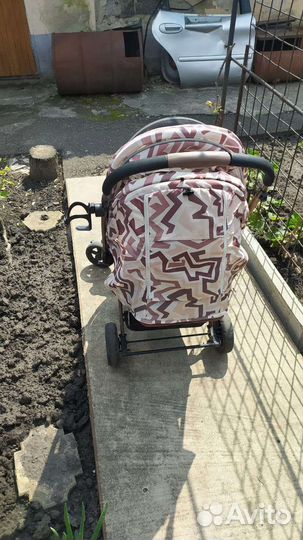 Прогулочная коляска