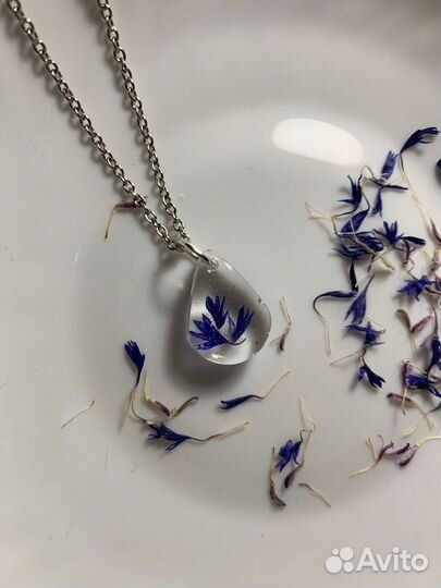 Кулон ручной работы с васильками