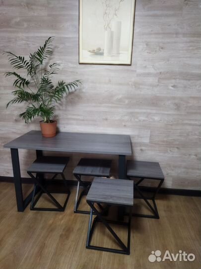 Стол в стиле лофт