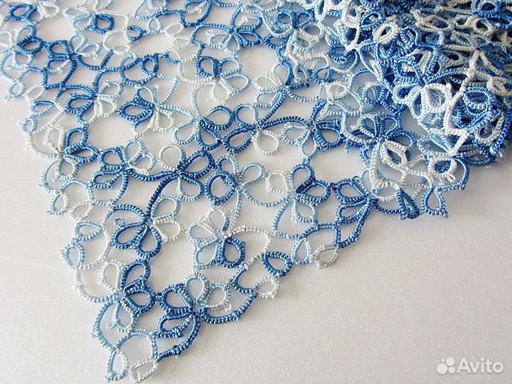 Шарф бело-голубой кружевной фриволите