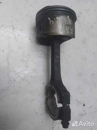 Поршень с шатуном крайслер додж 2.4L