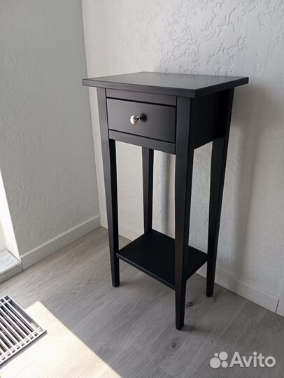 Столик консоль