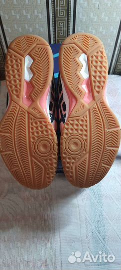 Кроссовки женские