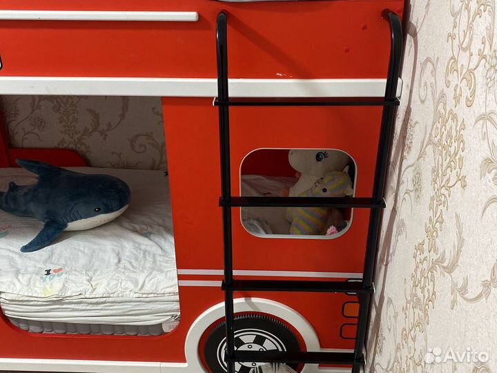 Двухъярусная кровать автобус
