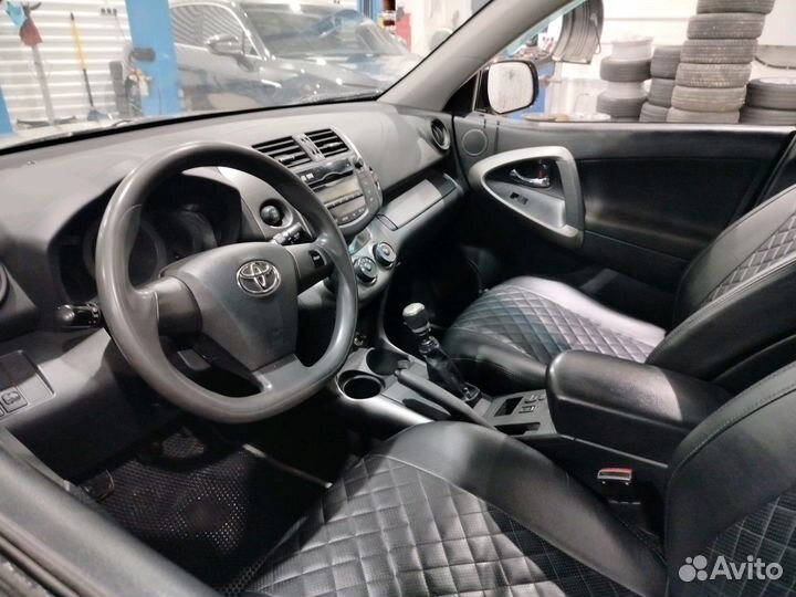 Toyota RAV4 2.0 МТ, 2011, 260 300 км