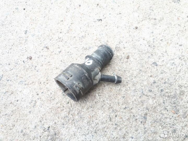 Фланец системы охлаждения Skoda Octavia A5