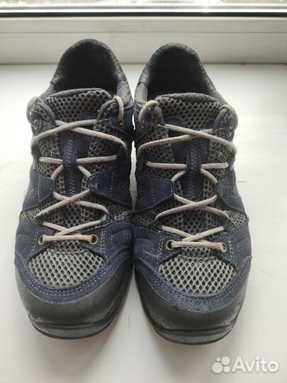 Трекинговые ботинки lowa