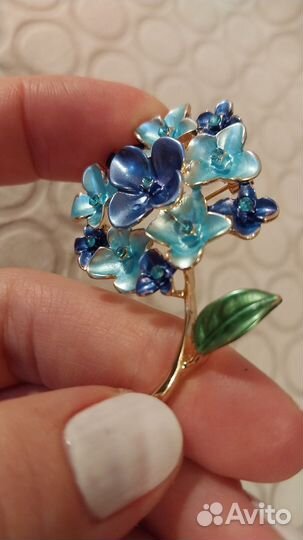 Брошь гортензия