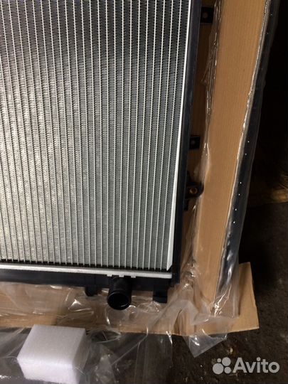 Радиатор тойота Тундра Секвойя 5.7 и 4.7