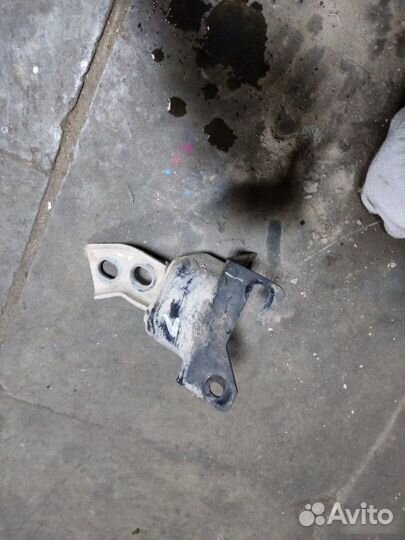 Опора кпп левая Лада Ларгус Кросс