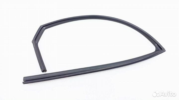 Уплотнитель стекла двери задний правый Hyundai