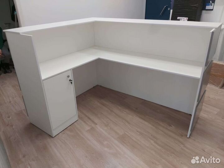 Угловая стойка ресепшн, новая