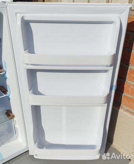 Новый холодильник 85см
