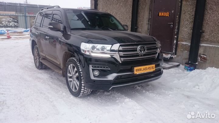 Передний бампер Toyota Land Cruiser 2016+