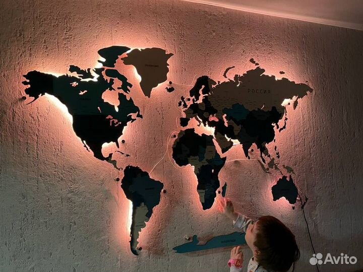 Деревянная карта мира с подсветкой