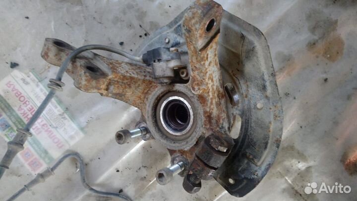 Кулак поворотный передний Опель Вектра 1.8 АКПП