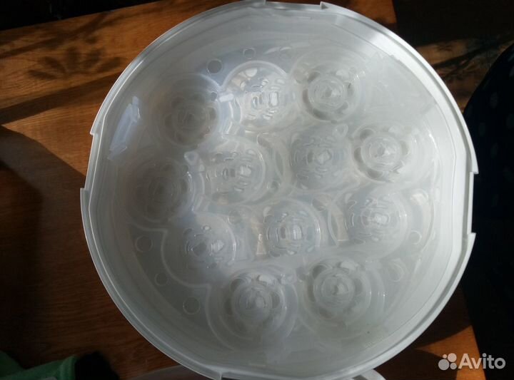 Стерилизатор с бутылочкой,слюнявчиками