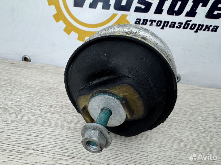 Опора двигателя левая Audi A4 B7 2006