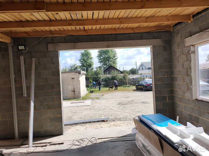 Гаражные секционные ворота RSD02ALU