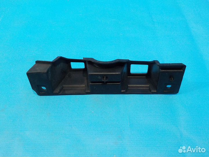 Кронштейн переднего бампера правый land rover Disc