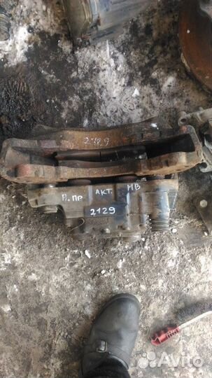 Суппорт передний правый Mercedes Benz Actros