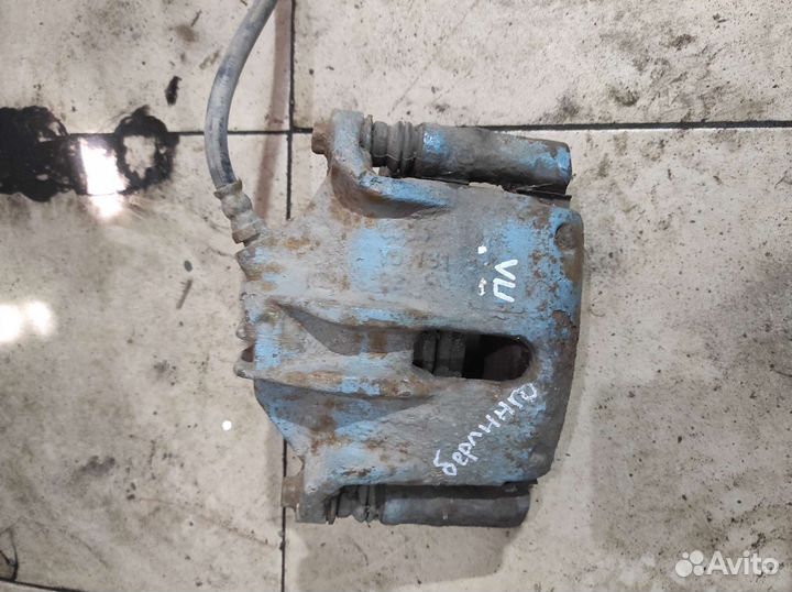 Суппорт передний левый Citroen Berlingo M59