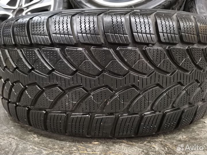 R17 Bridgestone Blizzak LM-32 225/50, PCD 5x112 DIA 66.6