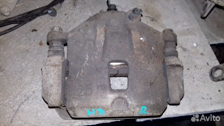 Суппорт передний правый Hyundai Elantra HD