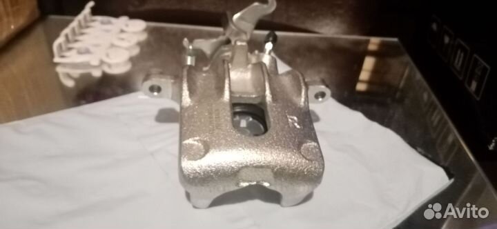 Суппорт задний правый ford focus 1