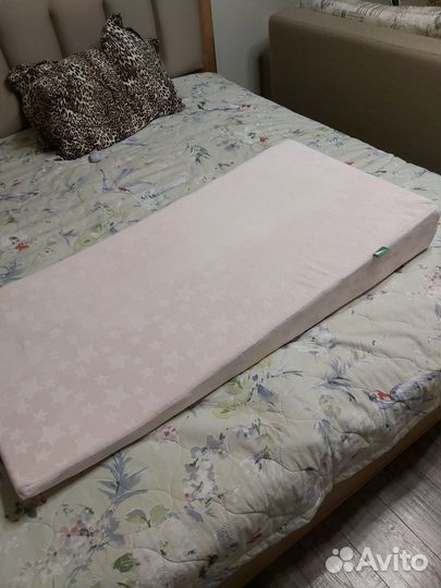 Клиновидная подушка для детей